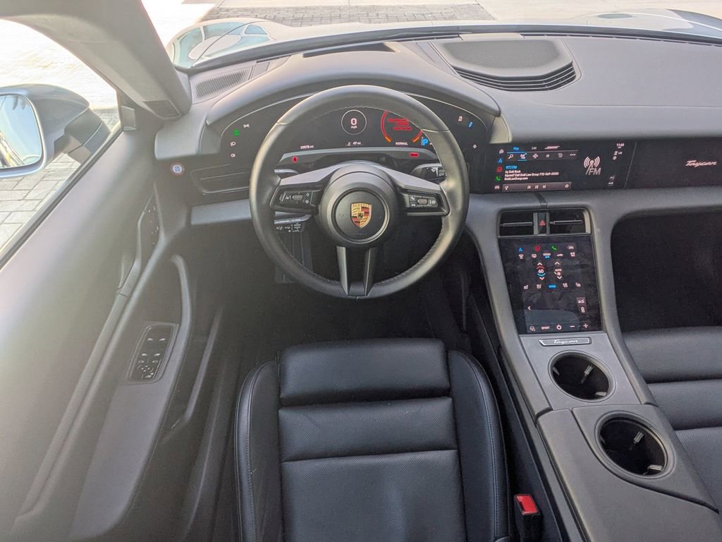 Used 2021 Porsche Taycan image 15