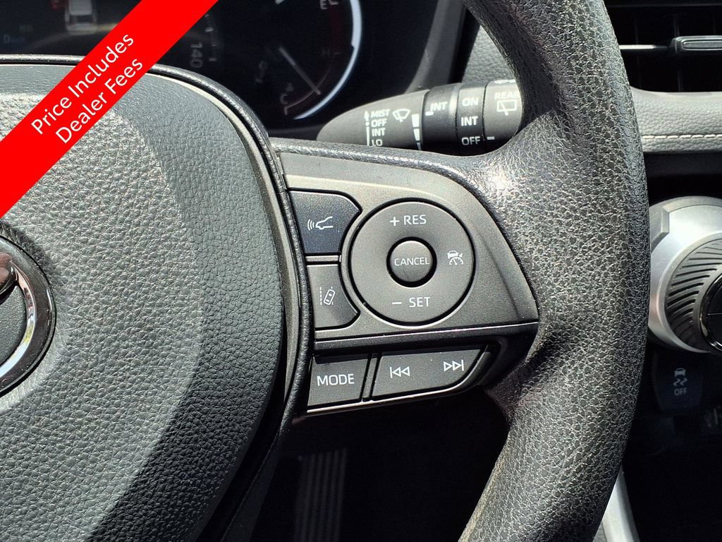 Used 2025 Toyota RAV4 XLE FWD image 29