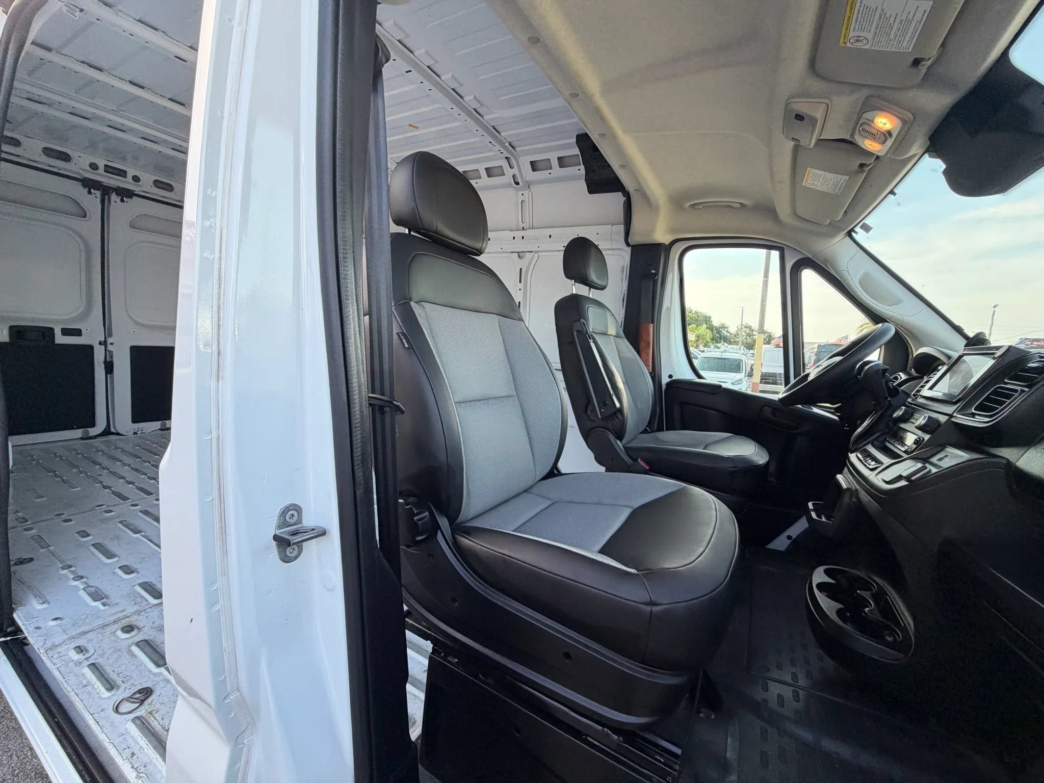 Used 2024 RAM ProMaster 2500 159 High Roof w/ Convenience Group FWD image 17