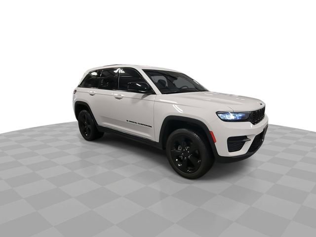 Used 2023 Jeep Grand Cherokee Altitude AWD/4WD image 2