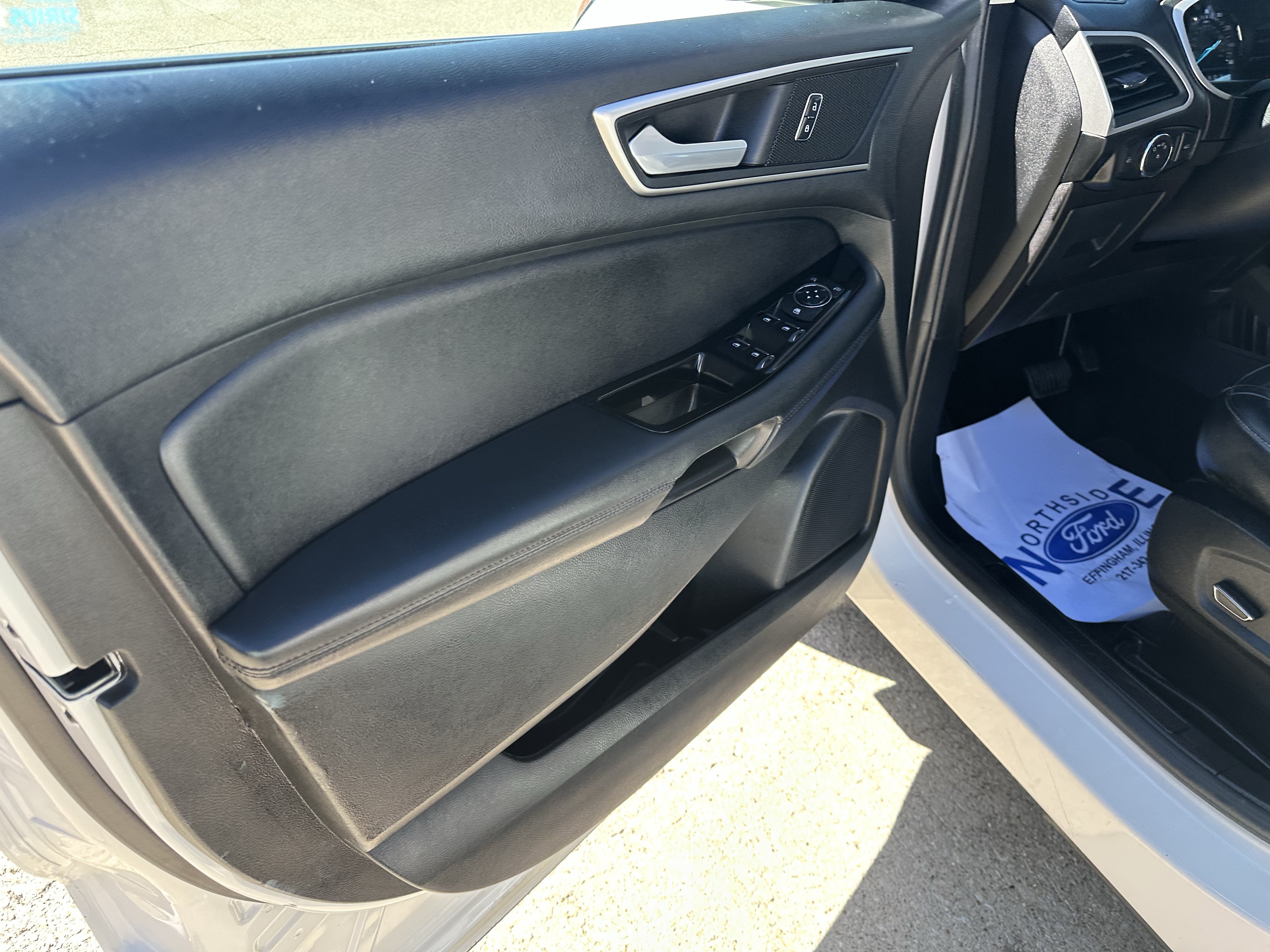 Used 2016 Ford Edge SEL w/ Equipment Group 201A AWD/4WD image 17
