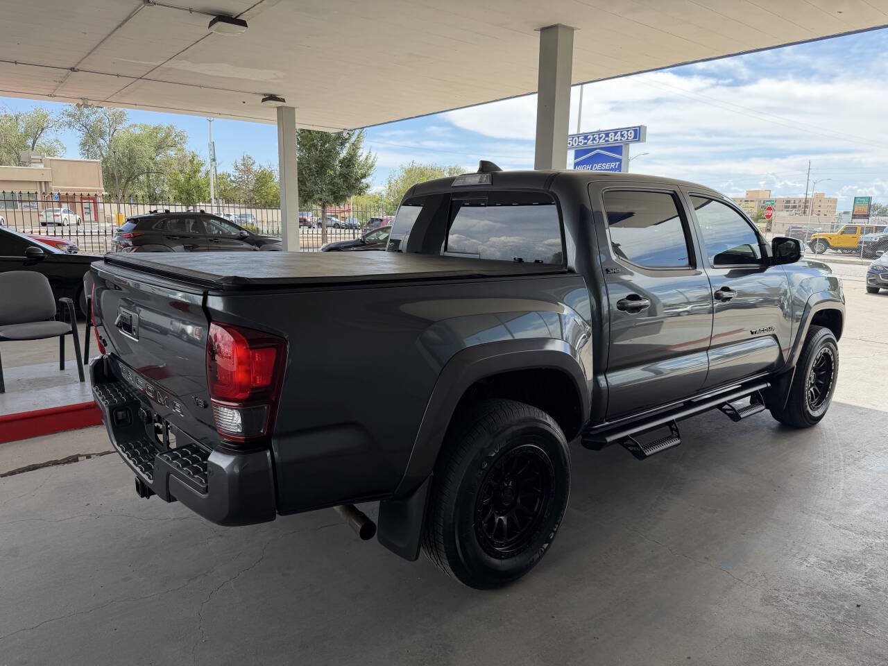 Used 2022 Toyota Tacoma SR5 AWD/4WD image 5