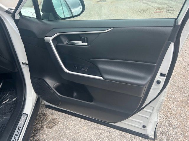 Used 2022 Toyota RAV4 XLE Premium FWD image 7