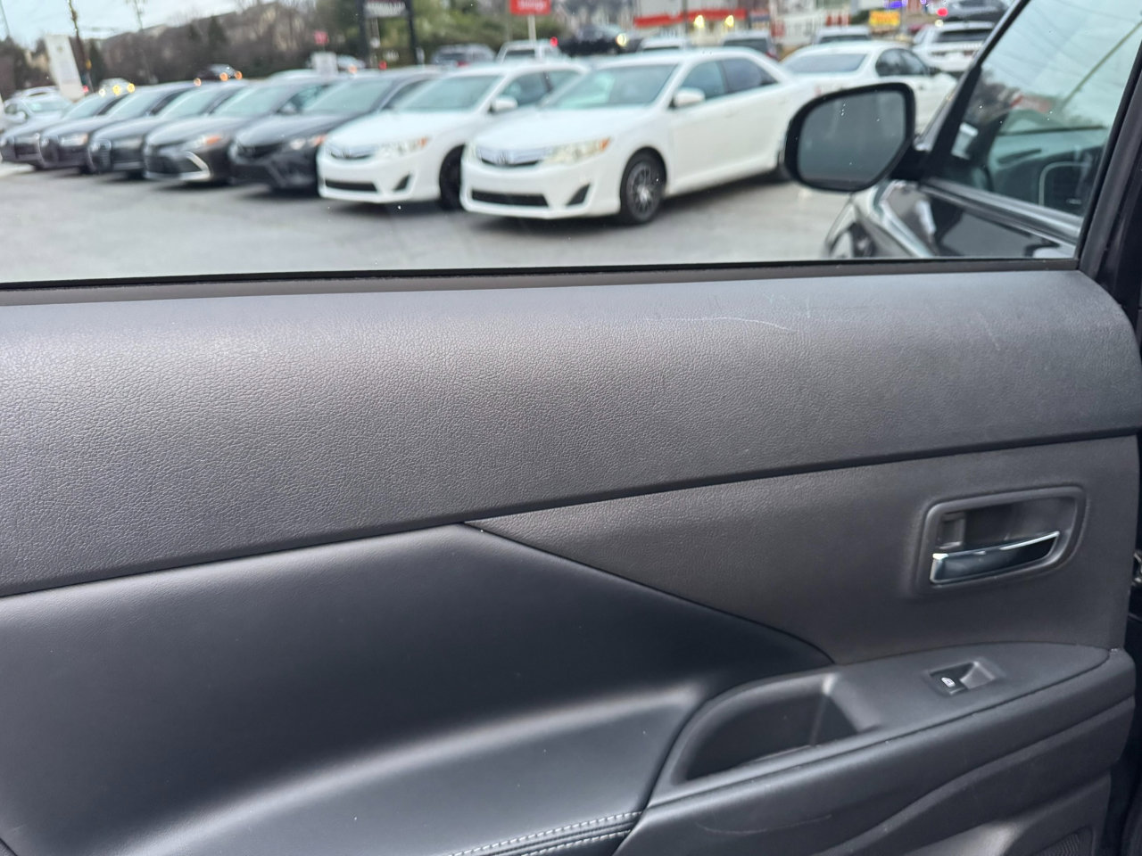 Used 2020 Mitsubishi Outlander SE image 23