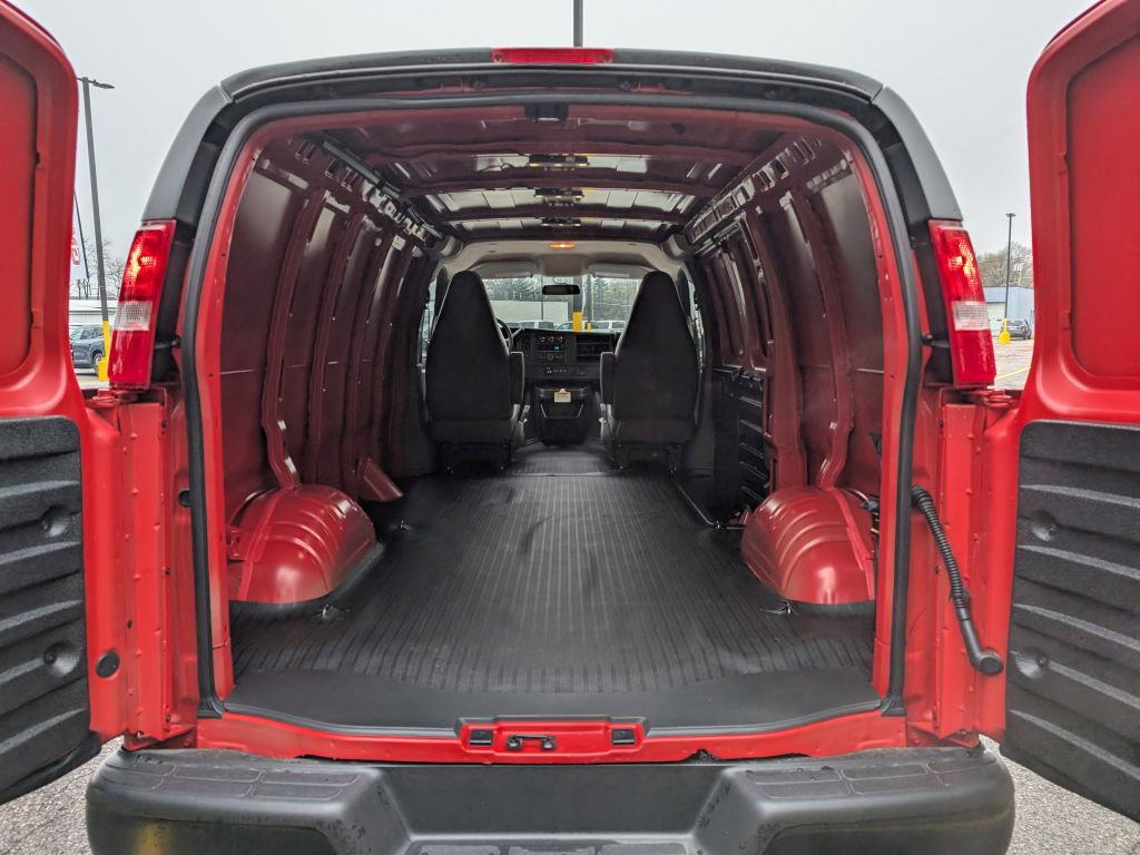 New 2025 GMC Savana 3500 image 28