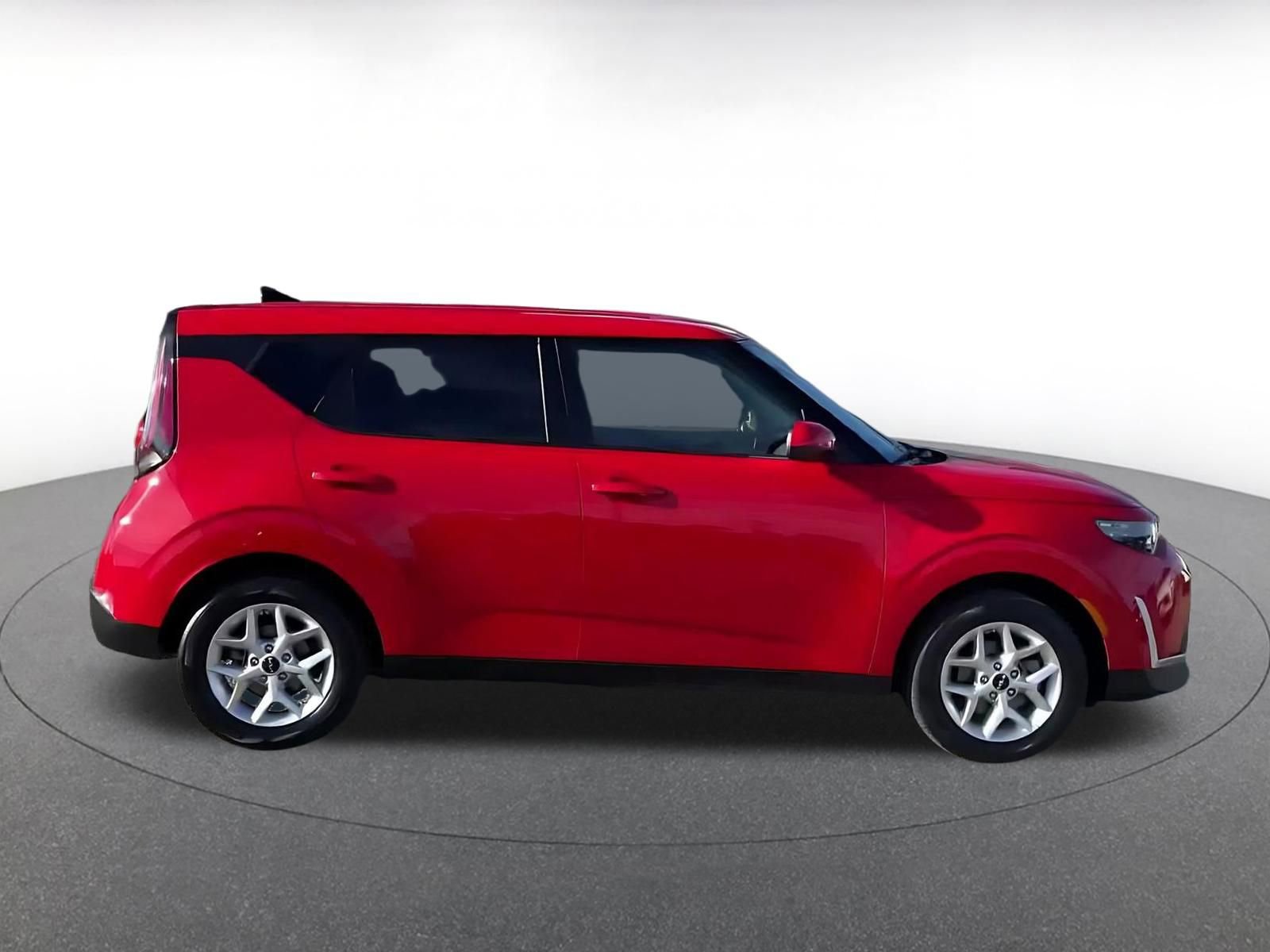 Used 2025 Kia Soul LX w/ LX Technology Package image 16