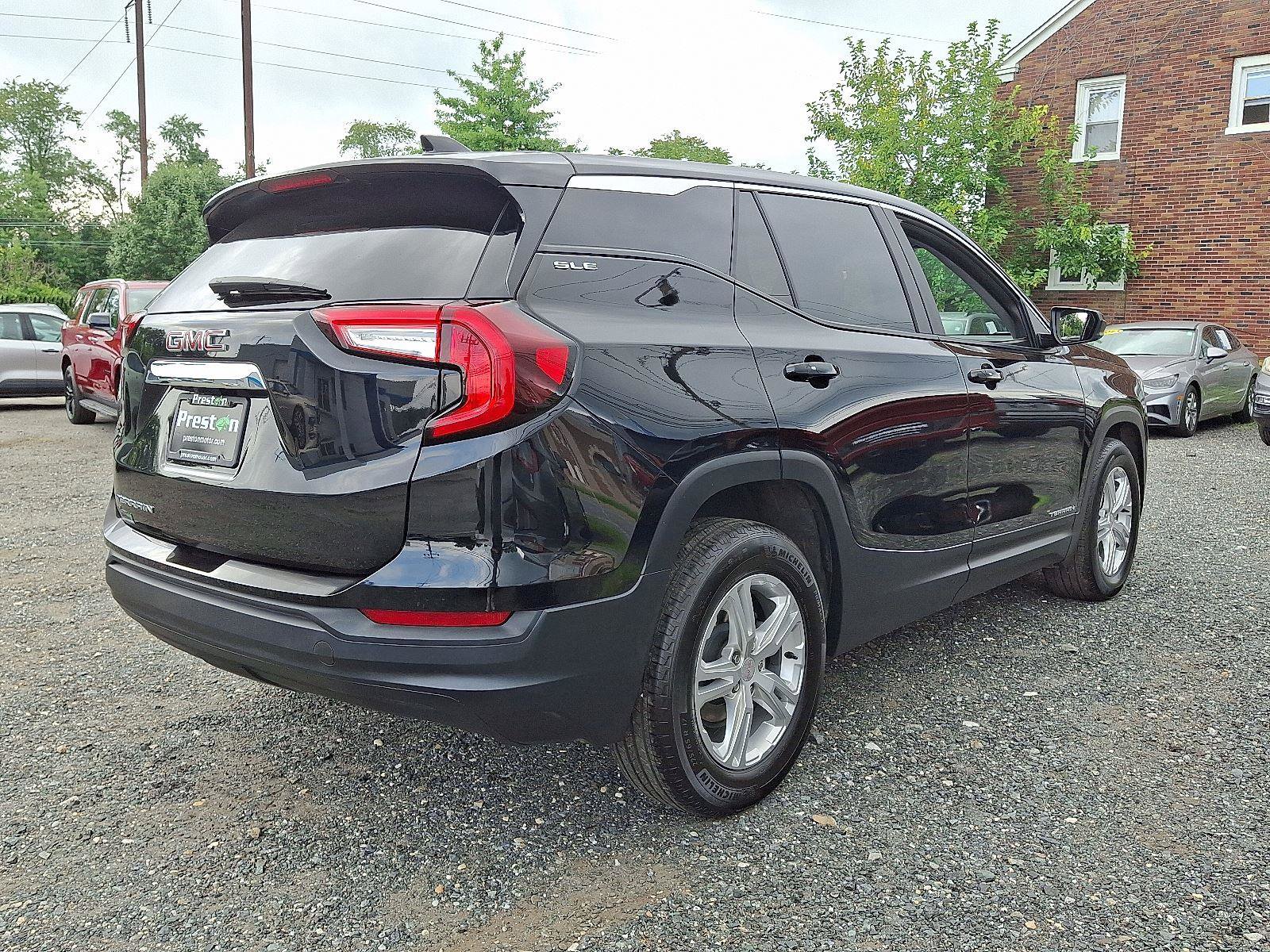 Used 2024 GMC Terrain SLE image 4