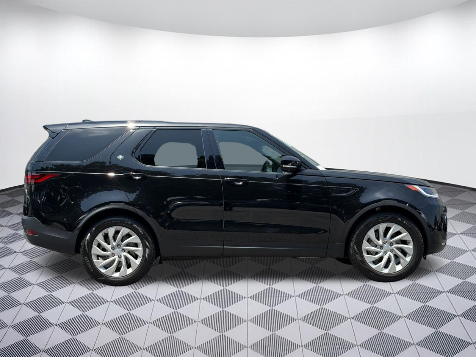 Used 2025 Land Rover Discovery S AWD/4WD image 8