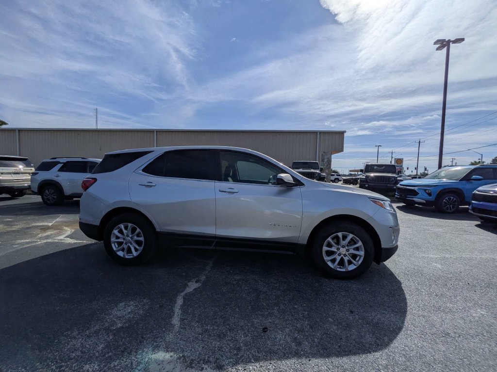 Used 2021 Chevrolet Equinox LT w/ Driver Convenience Package AWD/4WD image 2