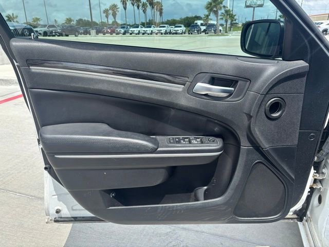 Used 2019 Chrysler 300 Touring w/ Sport Appearance Package RWD image 6
