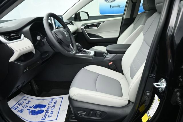 Used 2025 Toyota RAV4 XLE Premium FWD image 13
