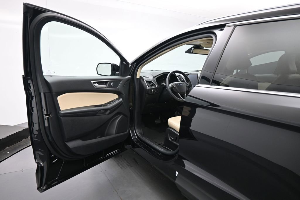 Certified 2023 Ford Edge SEL w/ Convenience Package AWD/4WD image 9