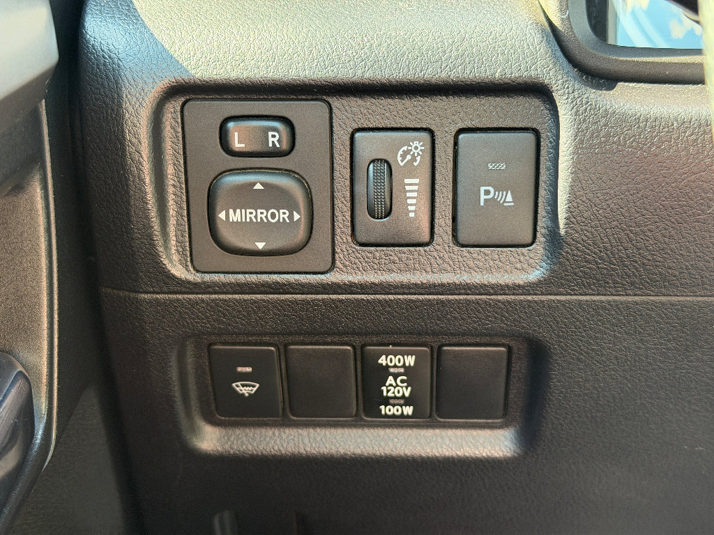 Used 2018 Toyota 4Runner Limited AWD/4WD image 7