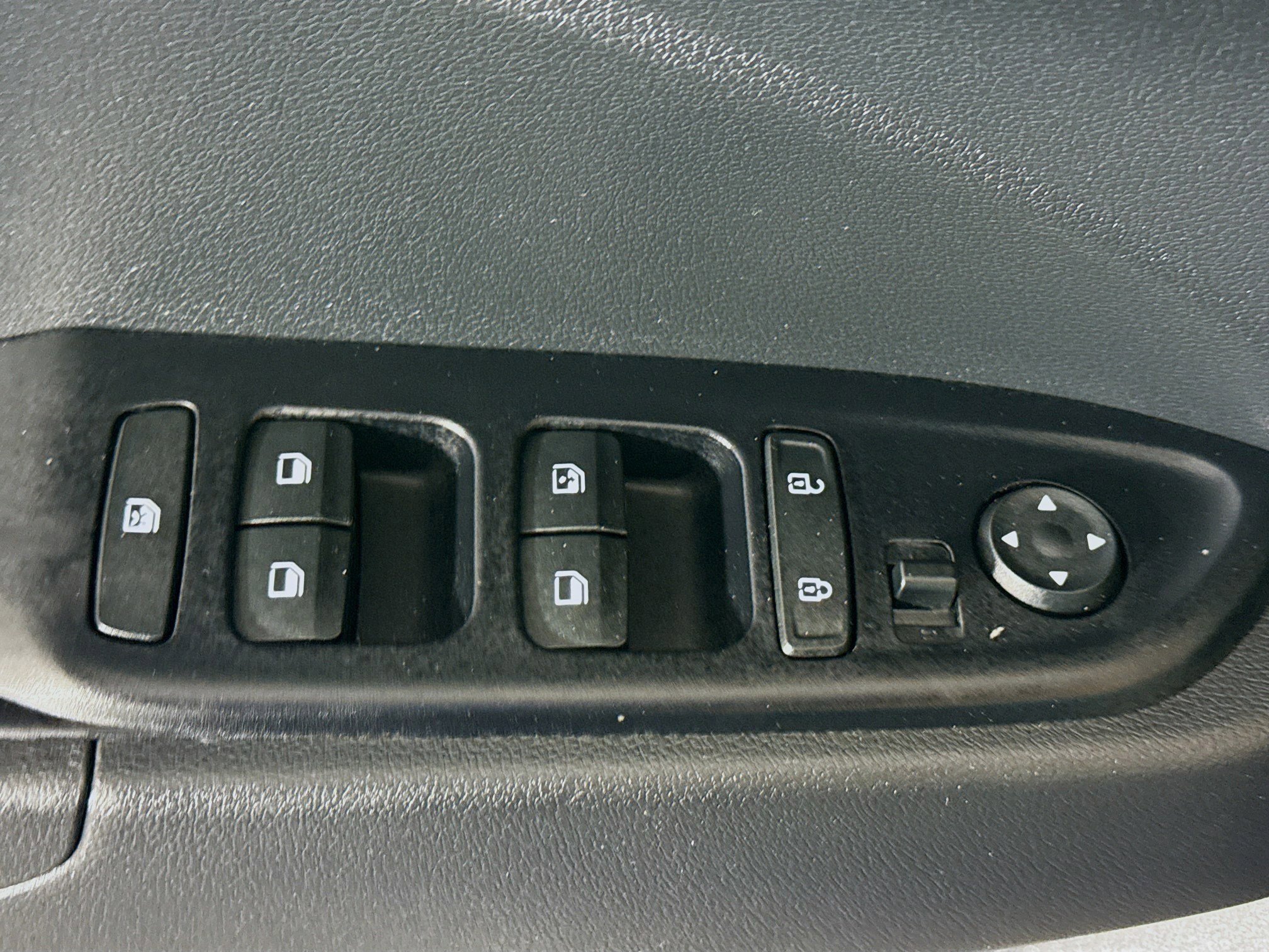 Used 2024 Hyundai Venue SEL FWD image 24