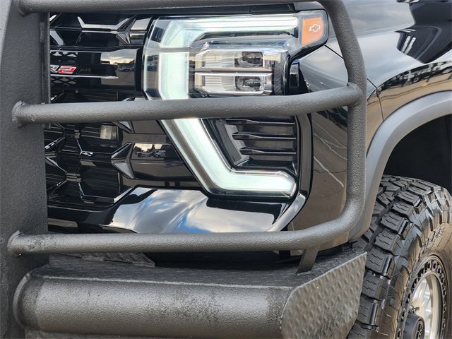 Used 2025 Chevrolet Silverado 2500 ZR2 w/ Technology Package AWD/4WD image 17