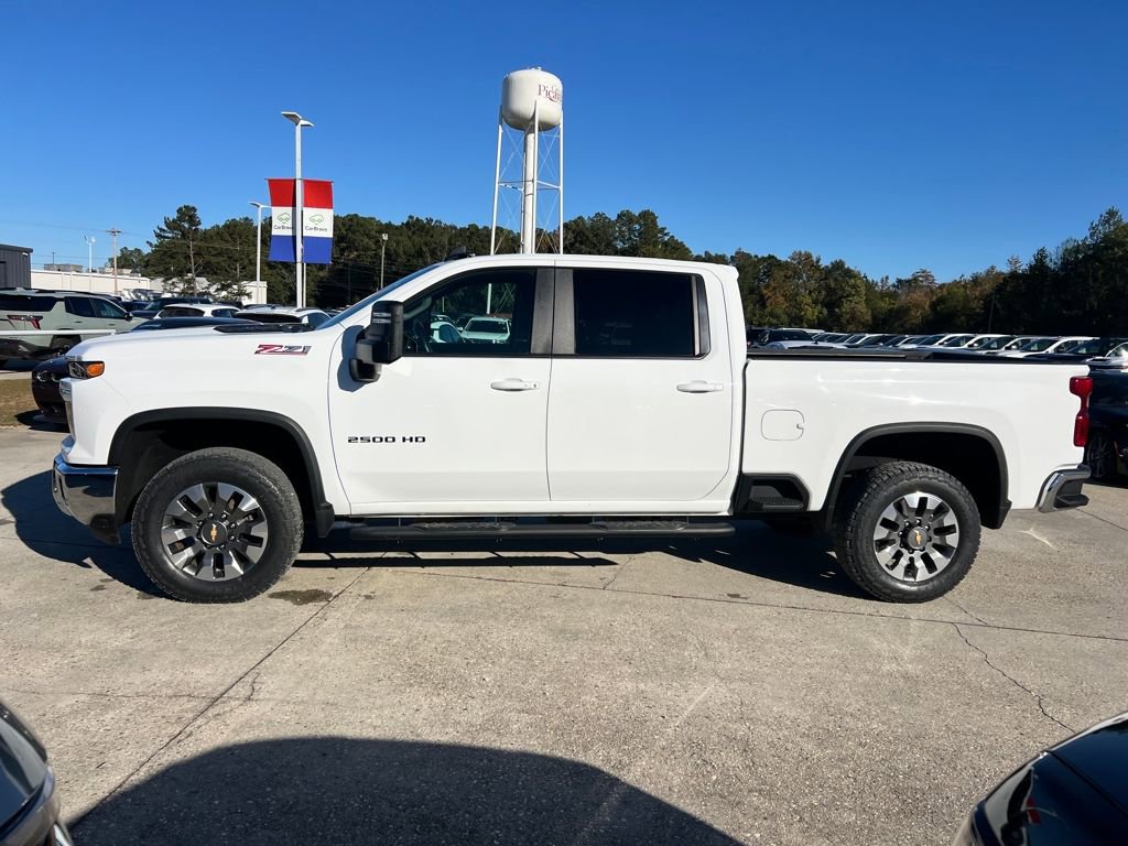 Used 2024 Chevrolet Silverado 2500 LT image 2