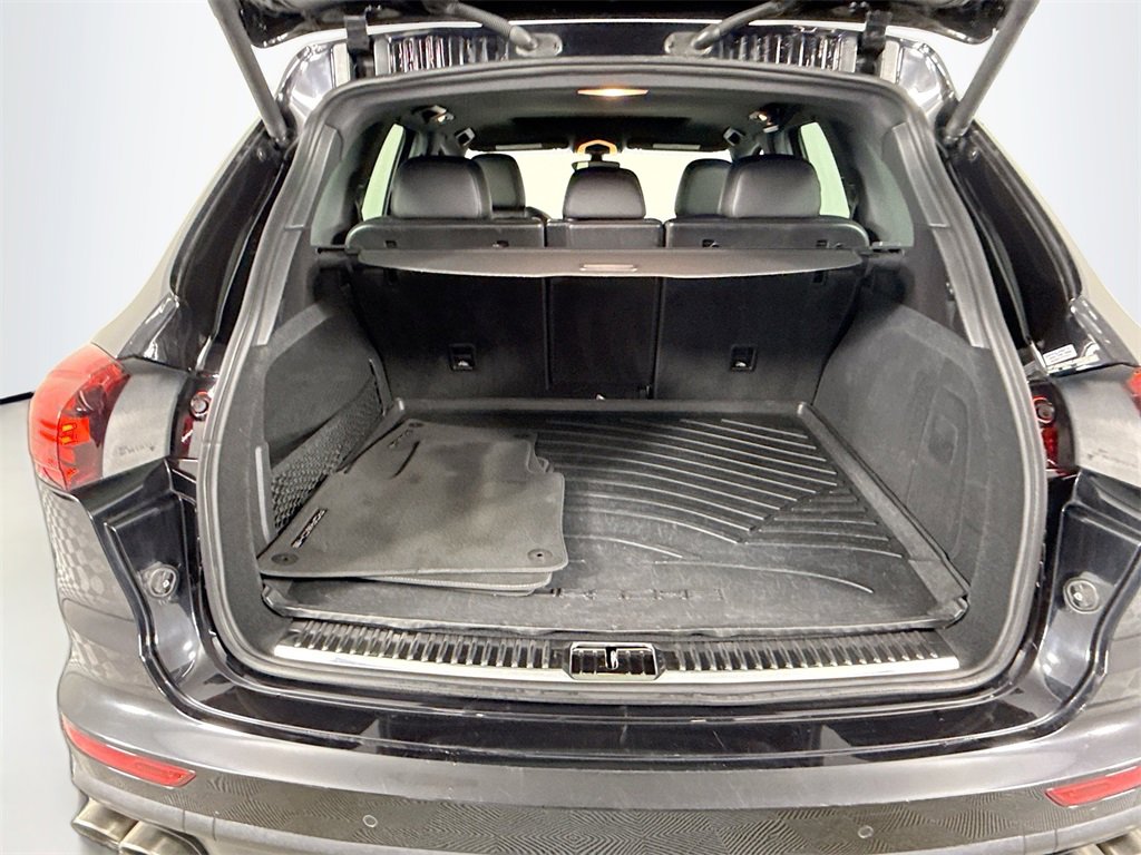Used 2016 Porsche Cayenne S image 28