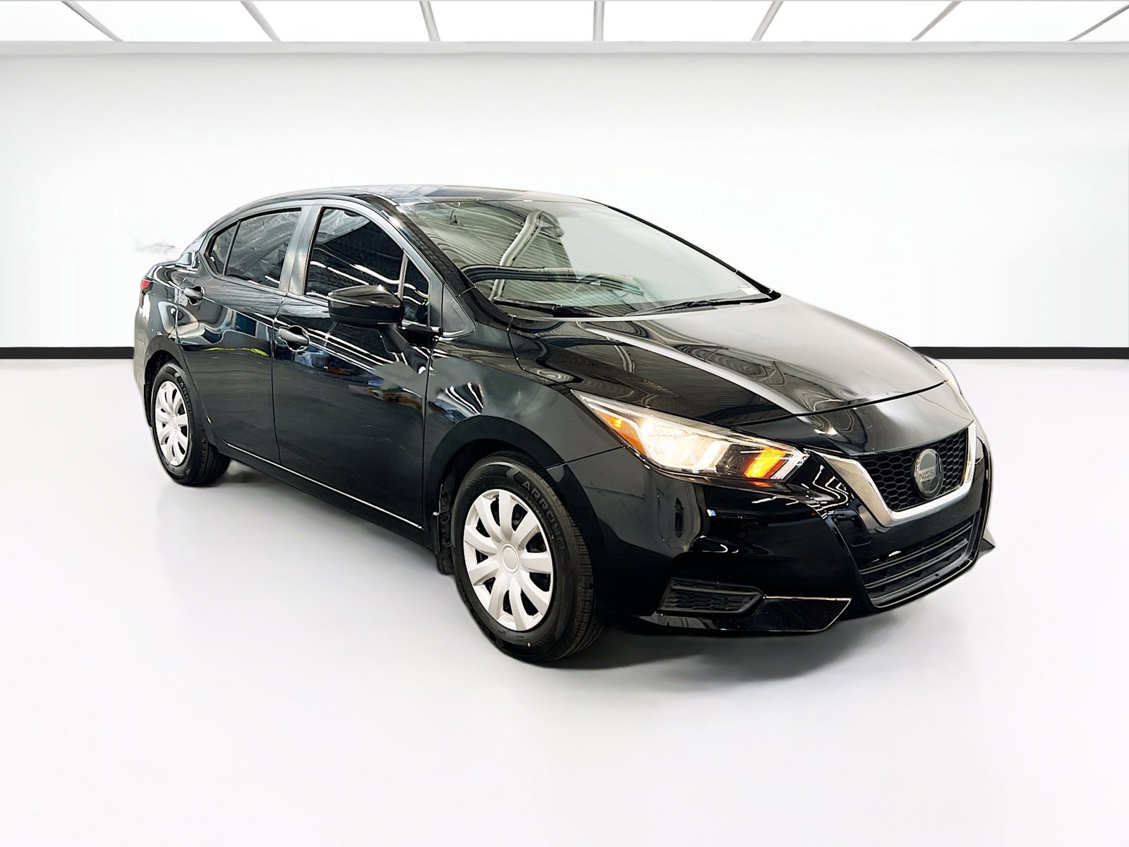 Used 2021 Nissan Versa S FWD image 3