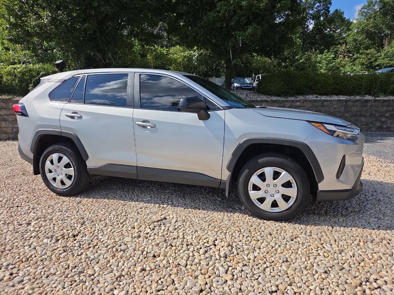Used 2023 Toyota RAV4 LE AWD/4WD image 8