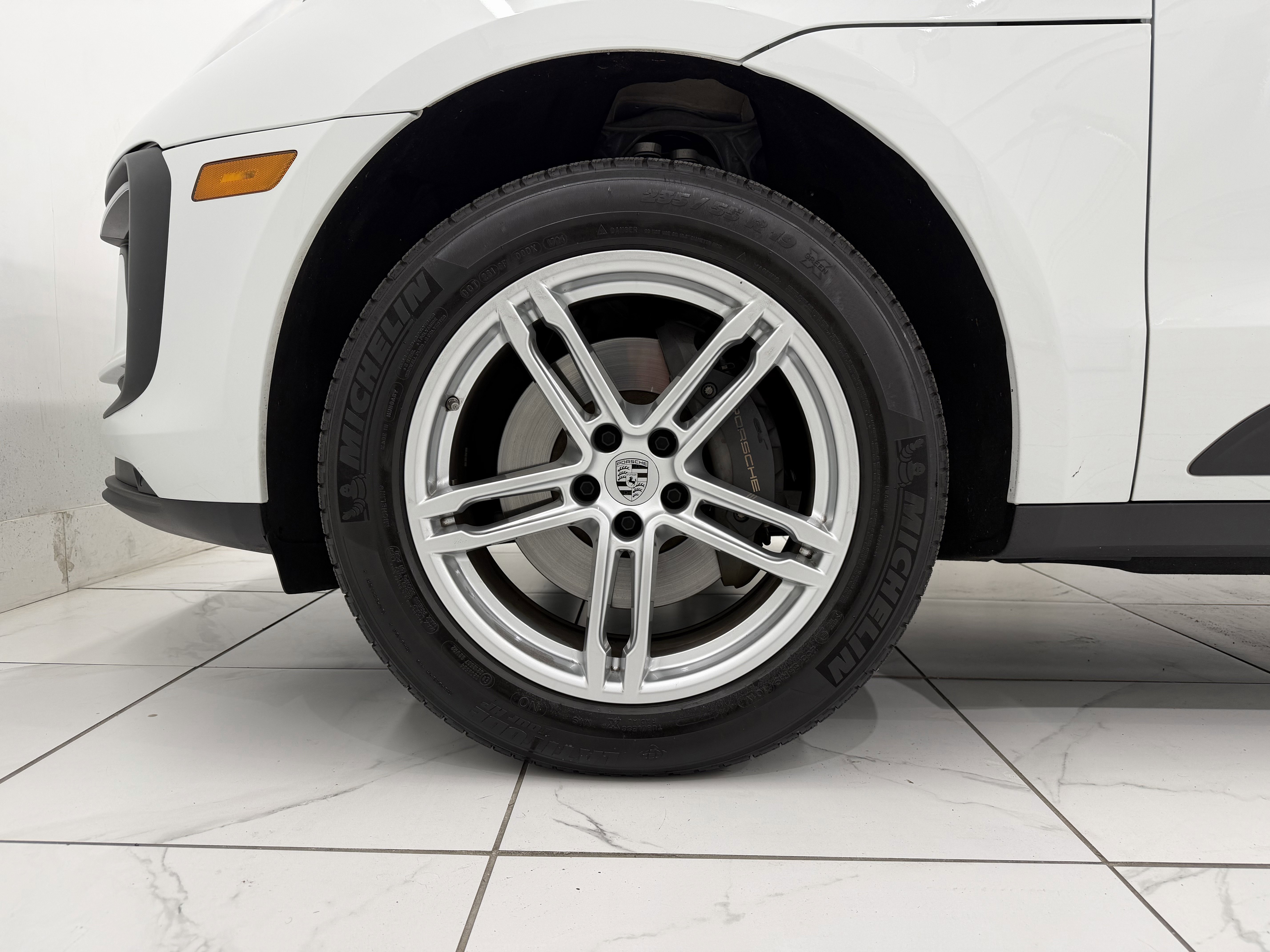 Certified 2025 Porsche Macan image 16
