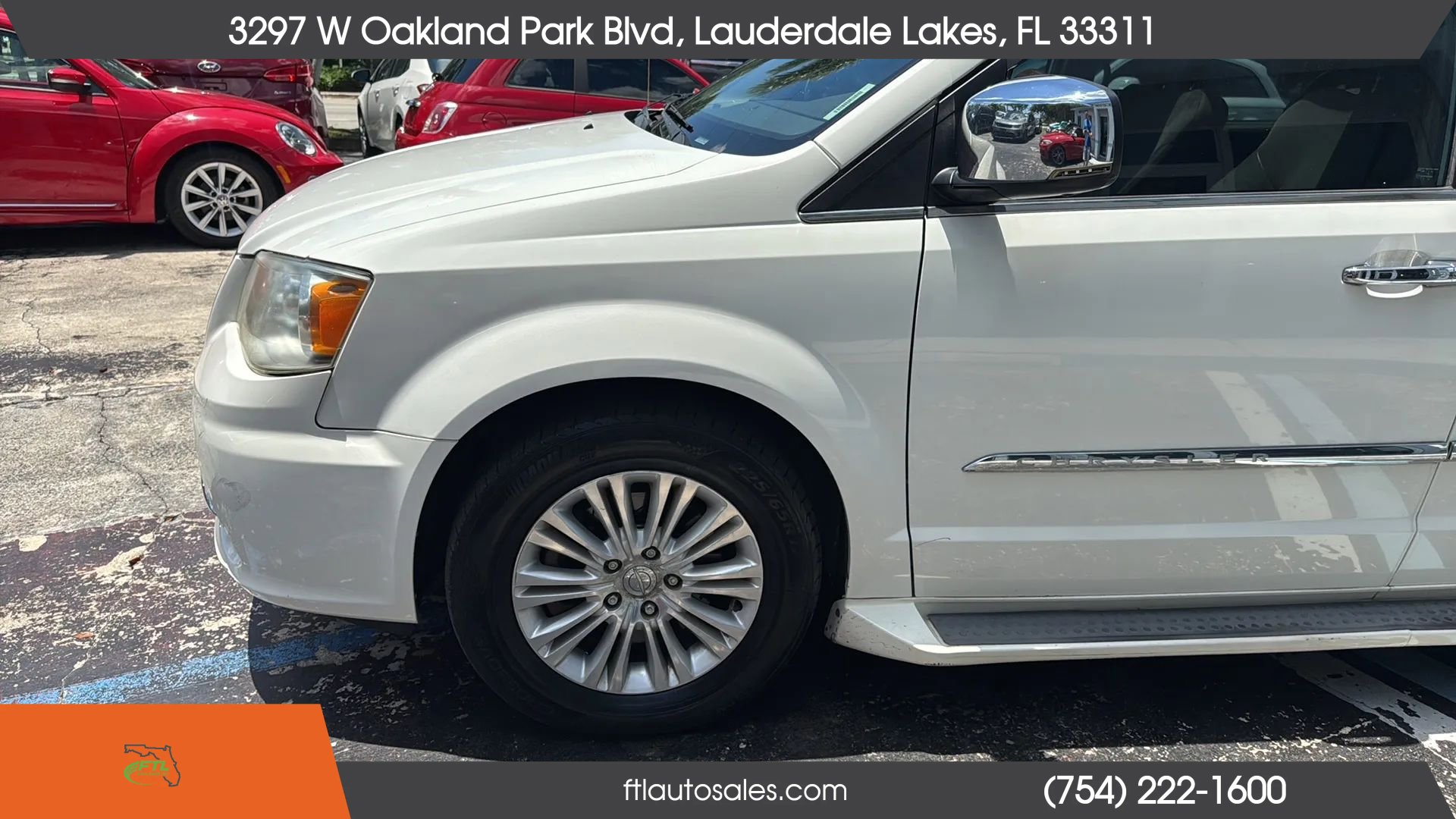 Used 2012 Chrysler Town & Country Limited w/ Luxury Group FWD image 18