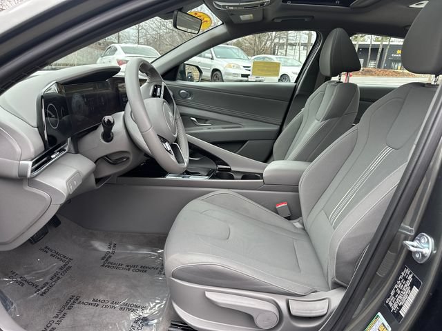 Used 2025 Hyundai Elantra SEL FWD image 29
