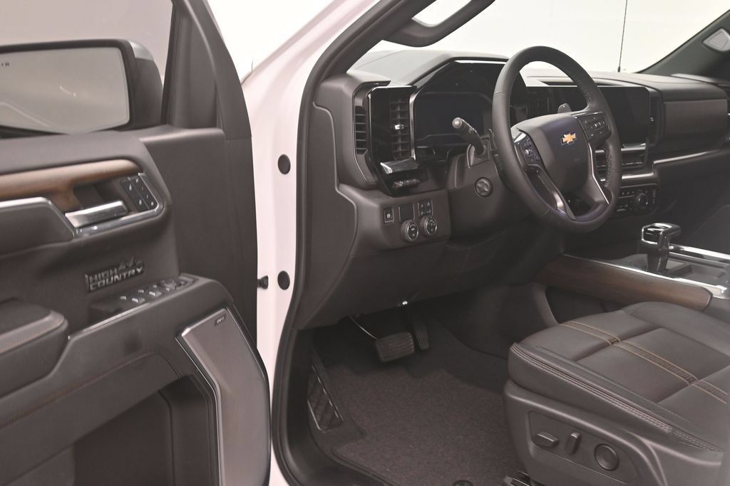 Used 2024 Chevrolet Silverado 1500 High Country w/ Technology Package RWD image 11
