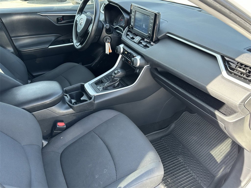 Used 2019 Toyota RAV4 LE image 29