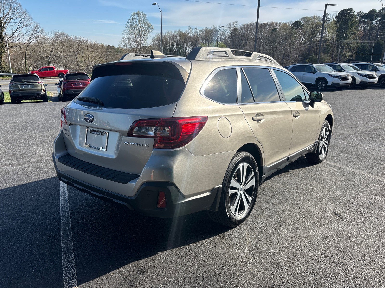 Used 2019 Subaru Outback 2.5i Limited w/ Popular Package #2 image 3