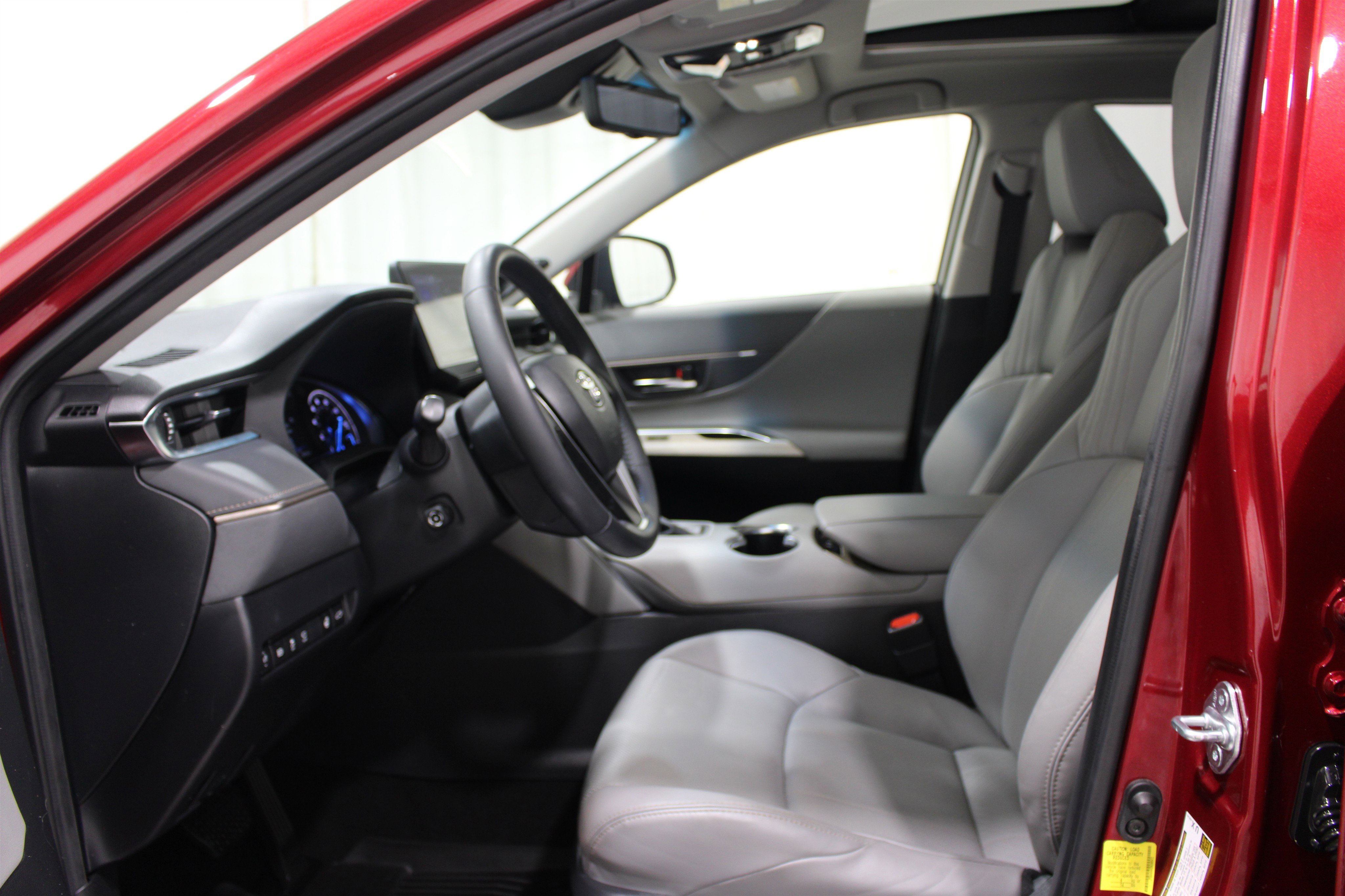 Used 2021 Toyota Venza Limited AWD/4WD image 3