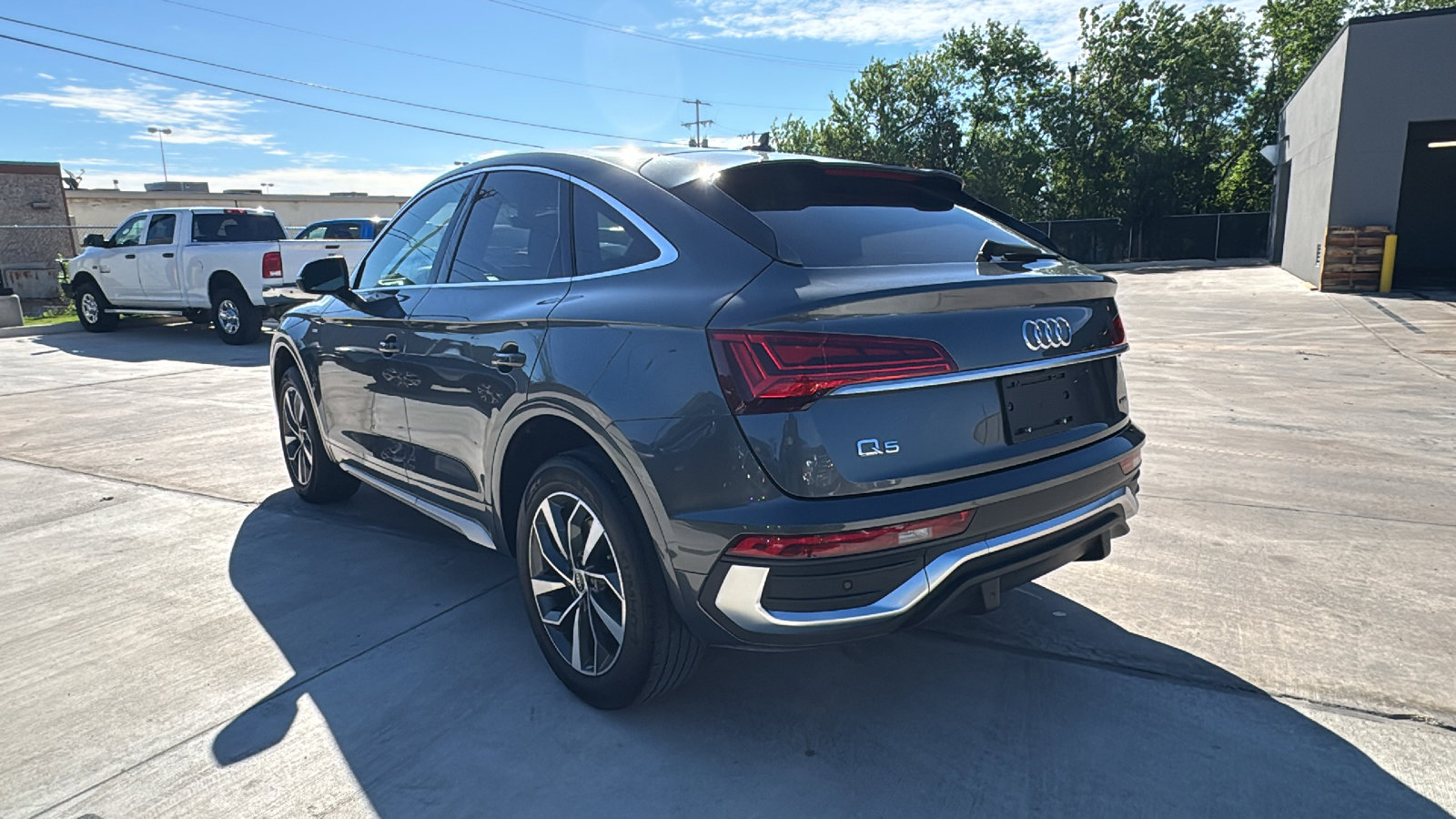 Used 2023 Audi Q5 2.0T Premium w/ Convenience Package image 7