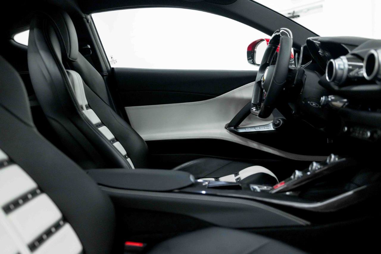 Used 2018 Ferrari 812 Superfast RWD image 85