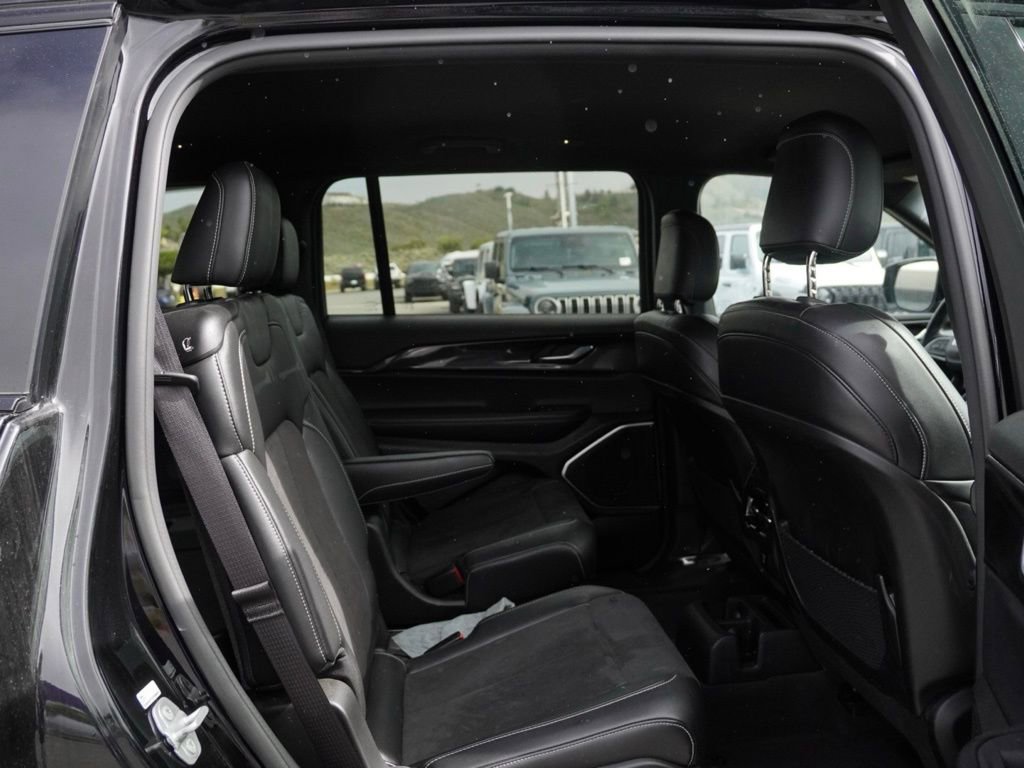 Used 2022 Jeep Grand Cherokee L Laredo image 24