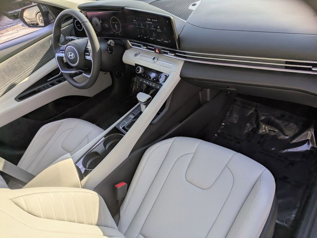 Certified 2025 Hyundai Elantra Limited image 26