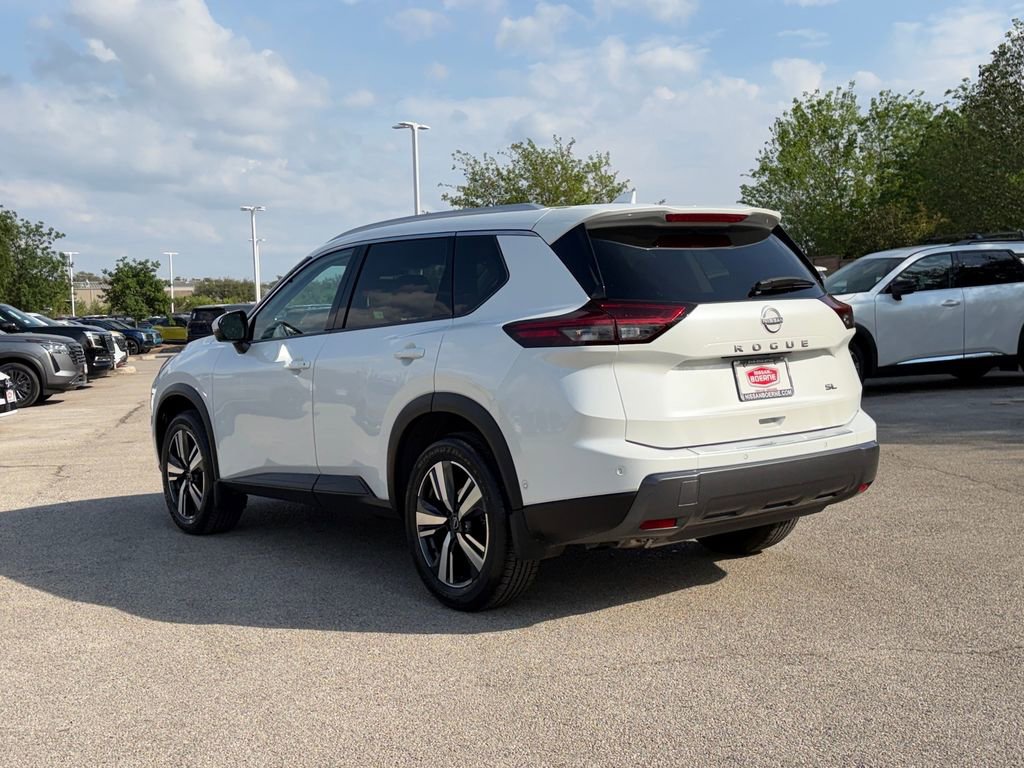 Used 2025 Nissan Rogue SL w/ SL Premium Package image 6