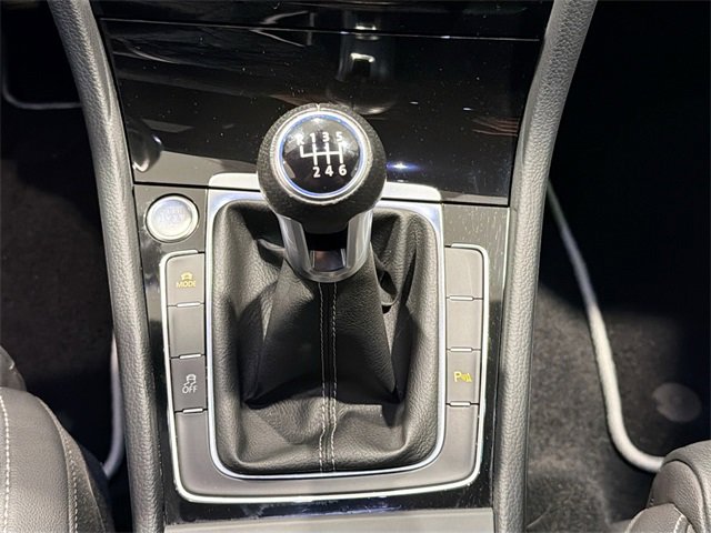 Used 2017 Volkswagen Golf 4-Door image 16