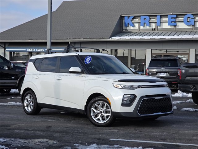 Used 2022 Kia Soul LX w/ Technology Package image 2