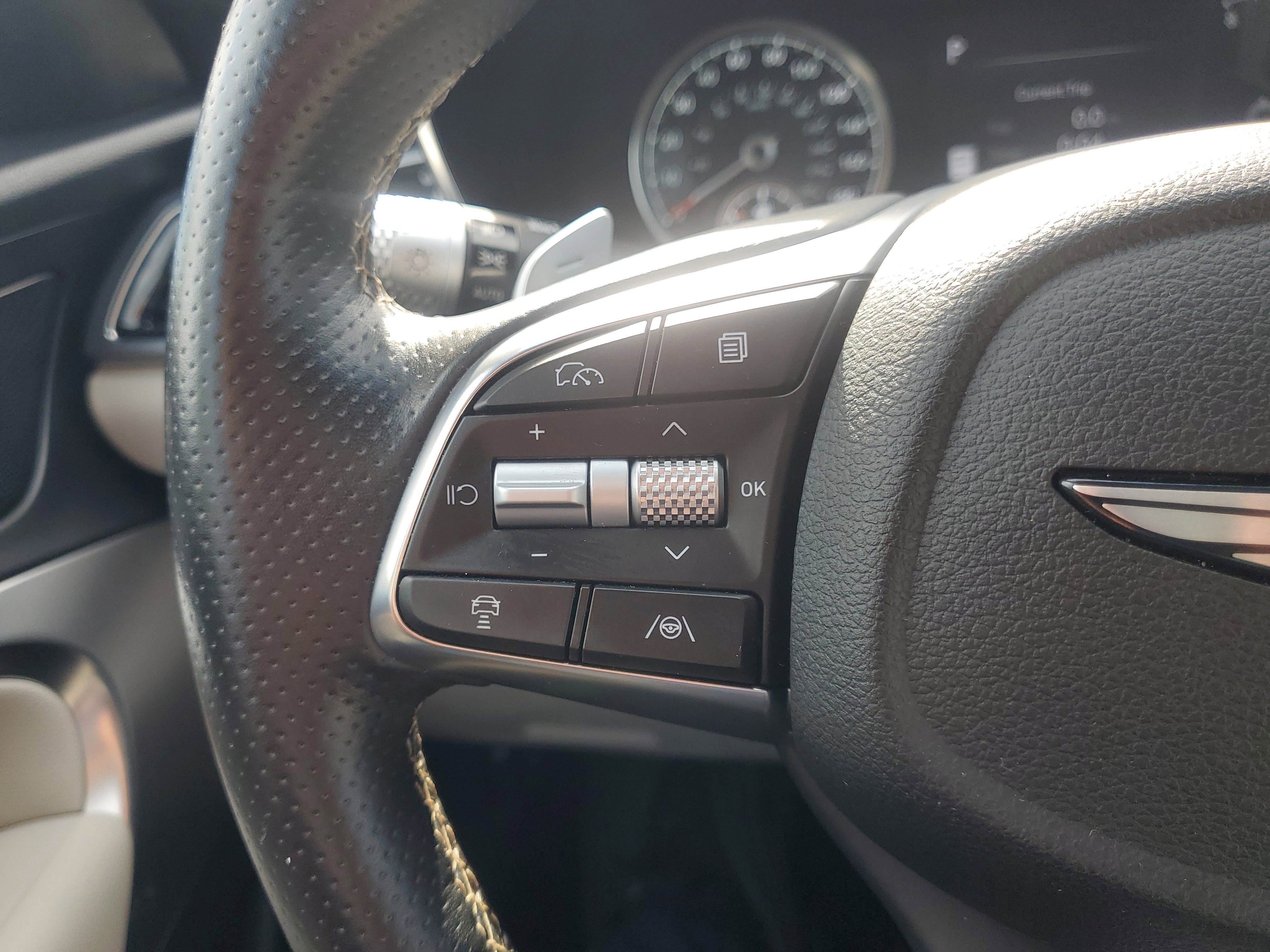 Used 2025 Genesis G70 2.5T image 21