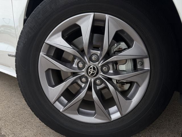 Used 2021 Toyota Sienna XLE FWD image 10