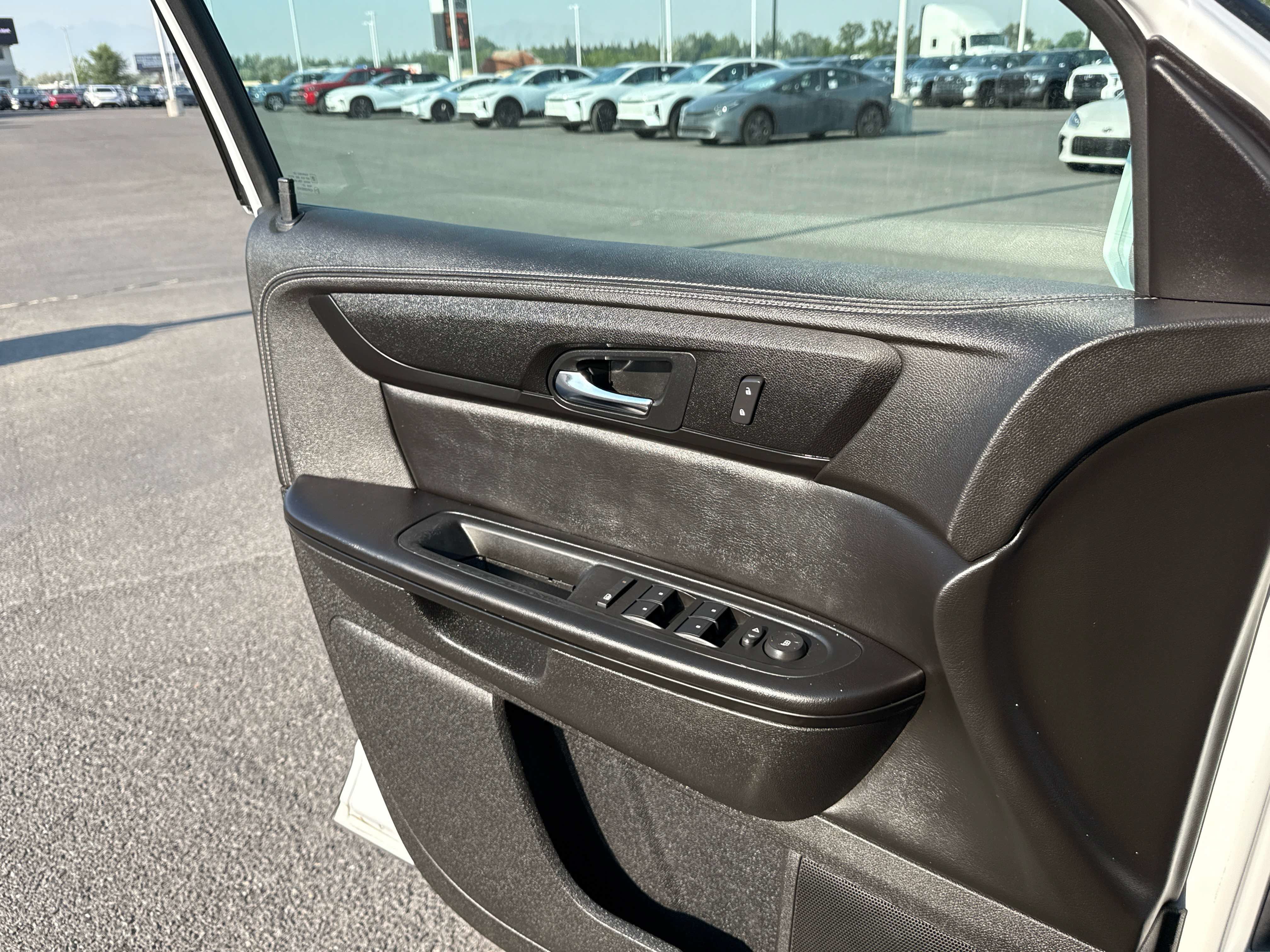 Used 2017 Chevrolet Traverse LT FWD image 12