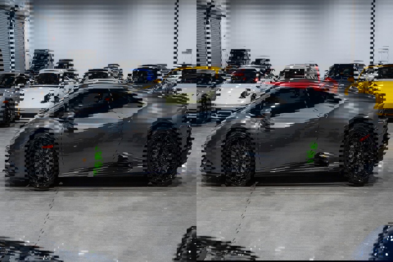 Used 2020 Lamborghini Huracan EVO image 3