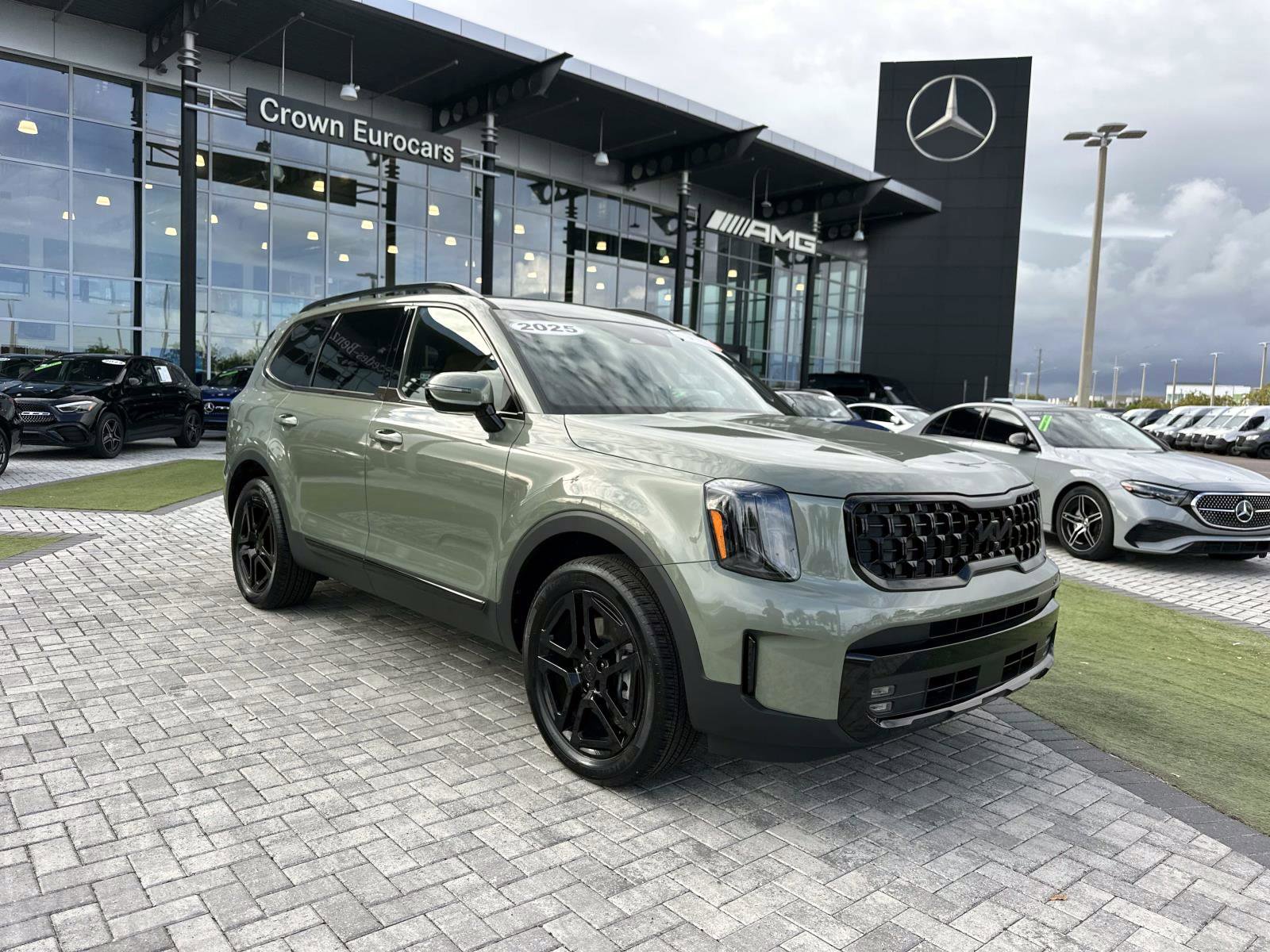 Used 2025 Kia Telluride SX Prestige X-Line image 2