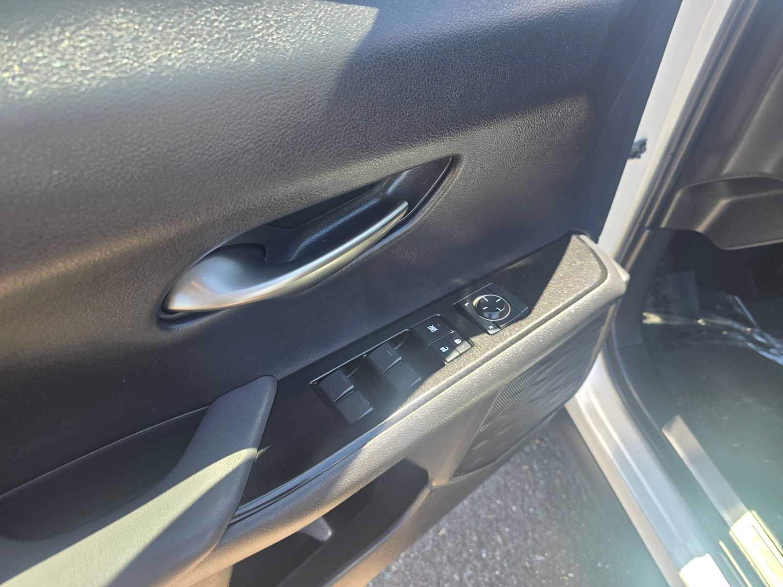 Used 2019 Lexus UX 200 FWD image 19
