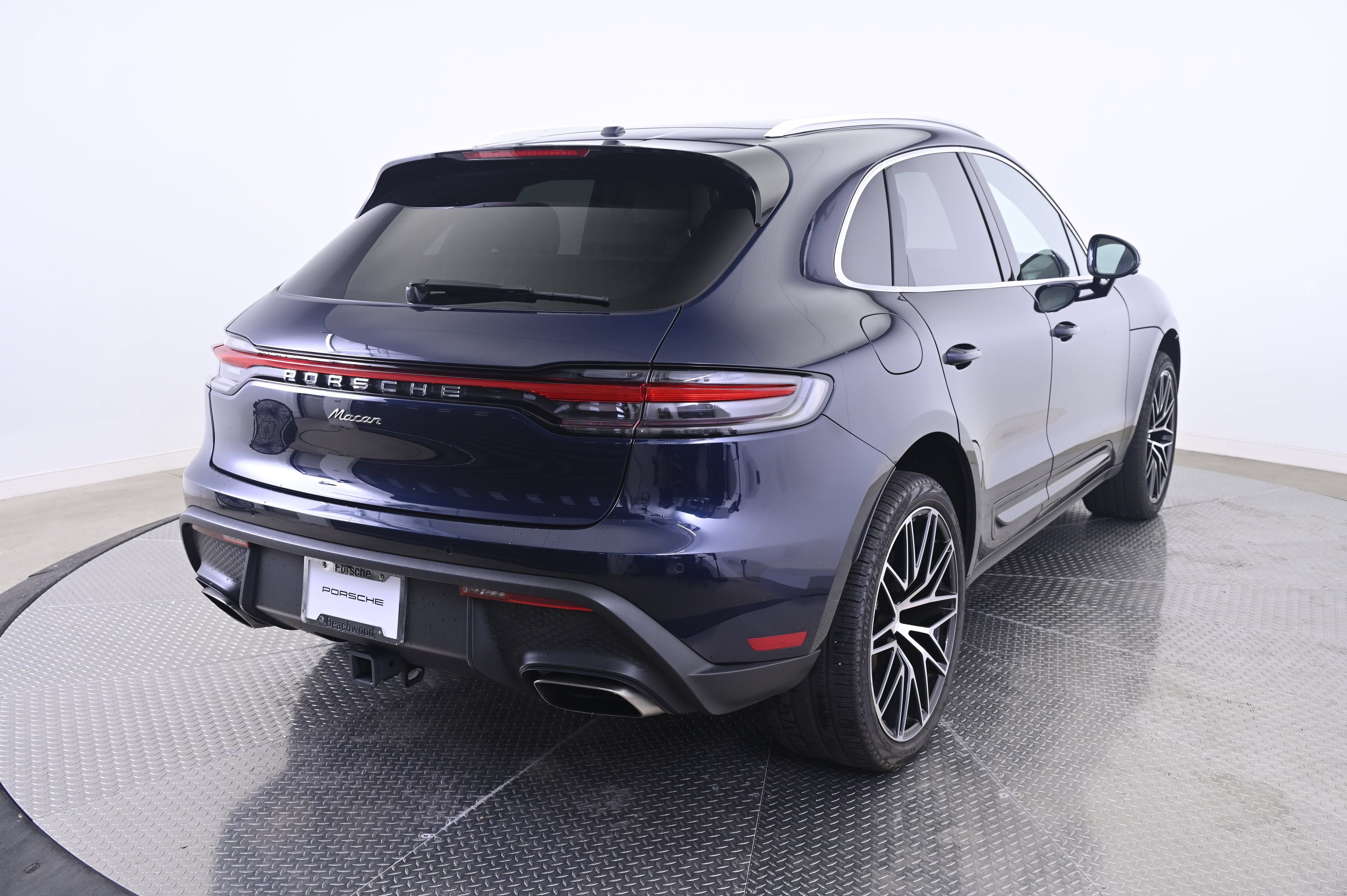 Certified 2022 Porsche Macan AWD/4WD image 7