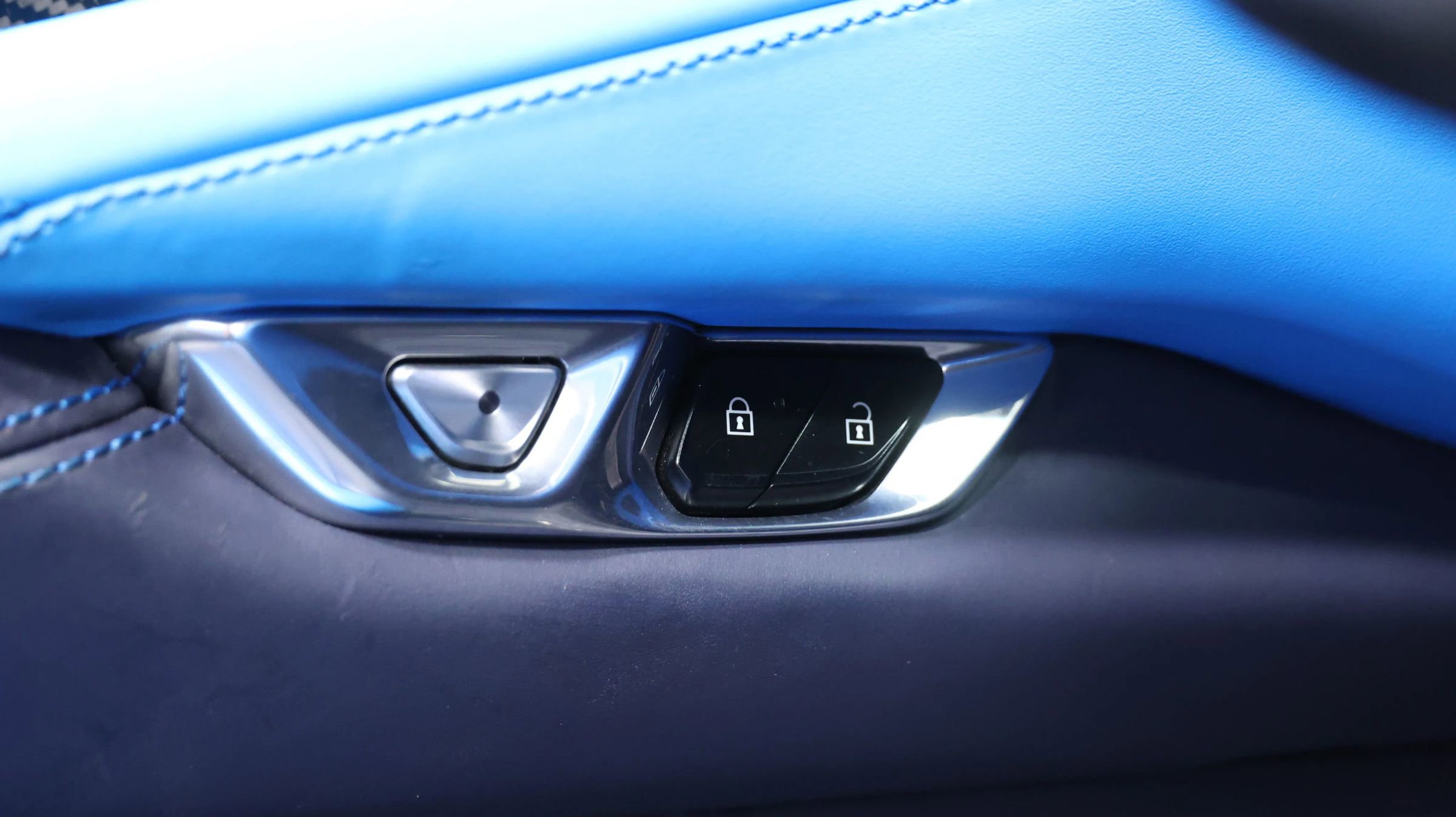 Used 2022 Chevrolet Corvette Stingray Premium Conv w/ Z51 Performance Package image 17