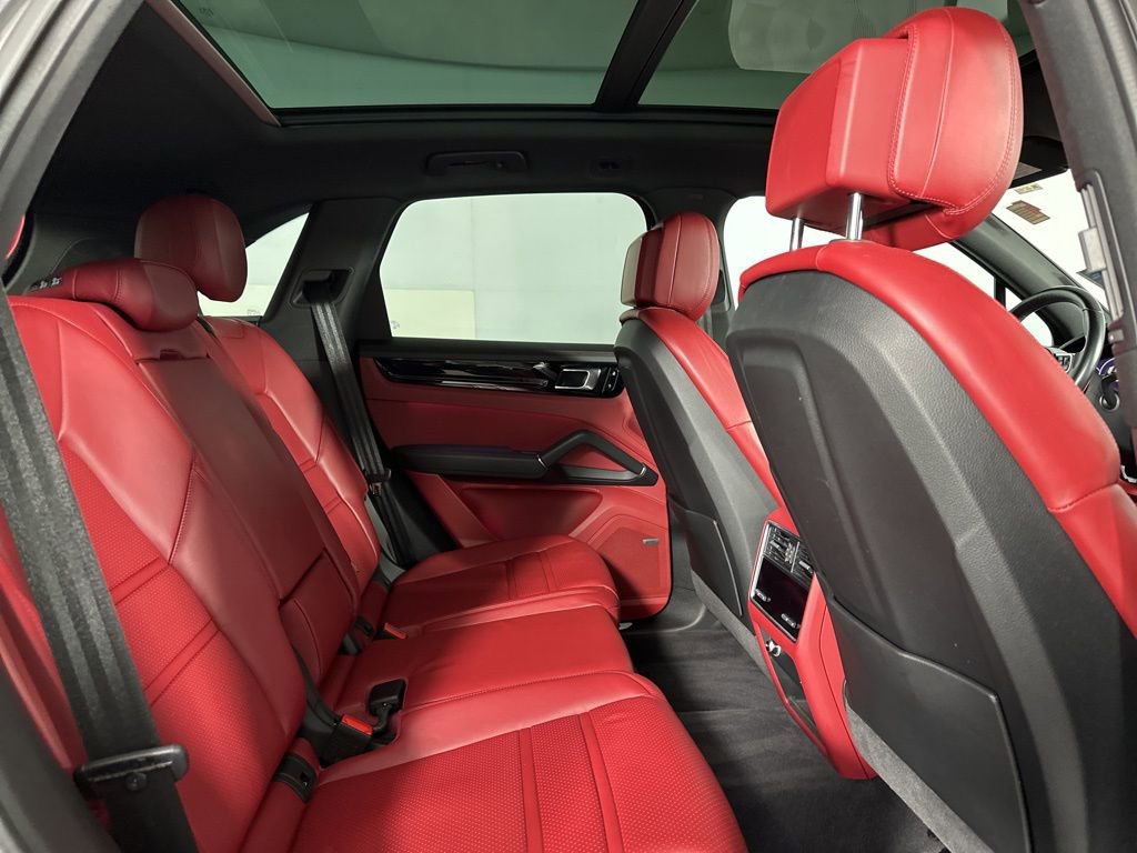 Used 2021 Porsche Cayenne image 28