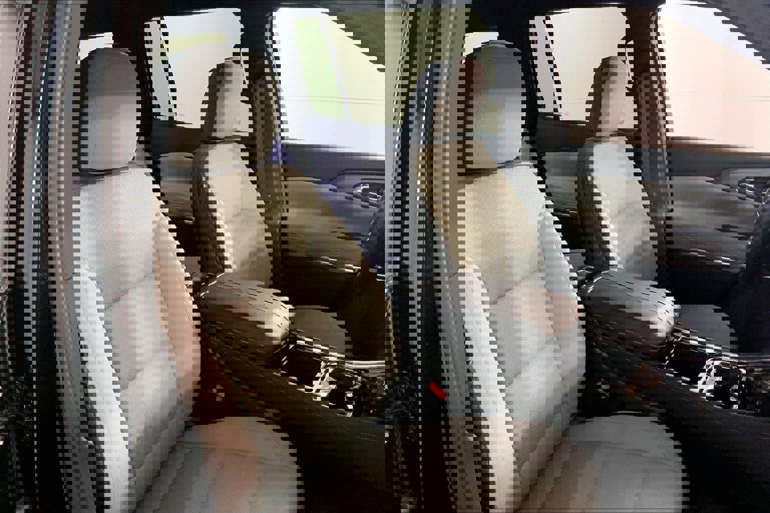 Used 2025 Chevrolet Traverse LT image 7