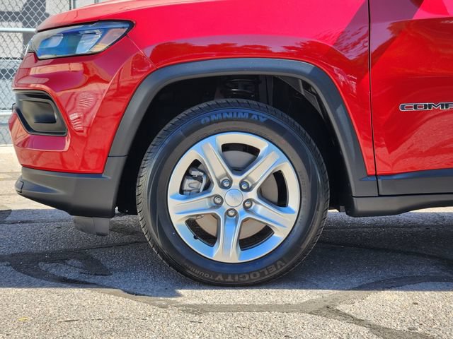 Used 2023 Jeep Compass Latitude AWD/4WD image 8
