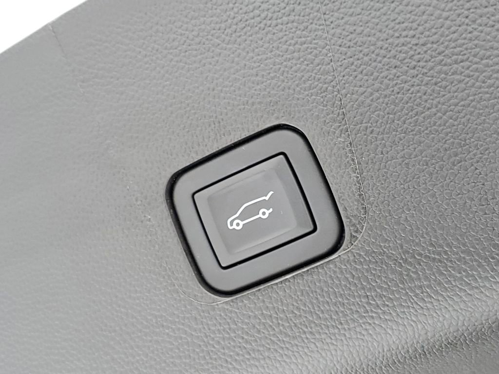 Certified 2023 Chevrolet Traverse RS image 35