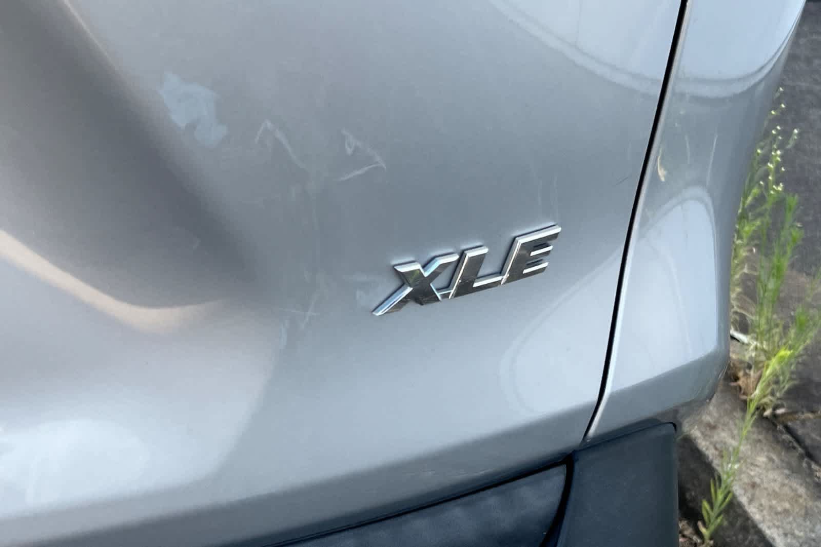 Used 2019 Toyota RAV4 XLE w/ Carpet Mat Package FWD image 21